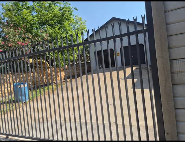 4 BEDROOM HOUSE FOR SALE IN GEELHOUTPARK